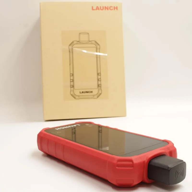 منظر جانبي لجهاز حساس الكفرات Launch 511S V2 يبرز وحدة قراءة حساسات ضغط الإطارات.